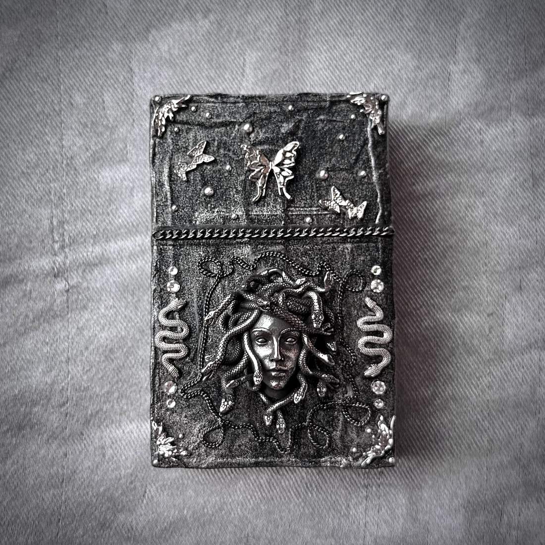 버터플라이 메두사 — Cigarette Case Figural Relief